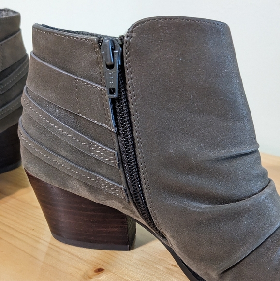 Bare Trap Reid Ankle Bootie Olive Green Side Zipper Heel Strap Metal Buckle - Picture 4 of 15